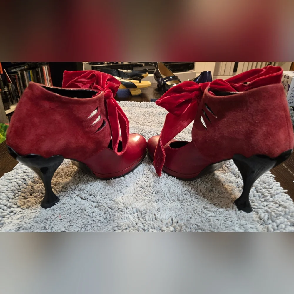 John Fluevog Red Velvet Bow Heels - Picture 5 of 12